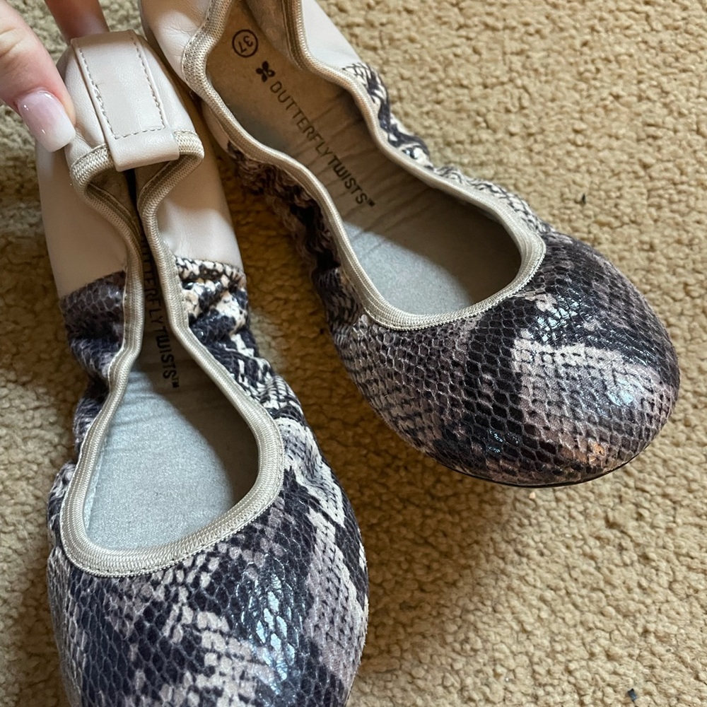 Butterfly twist snake skin flats